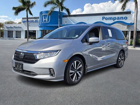 Used 2024 Honda Odyssey Touring image 3