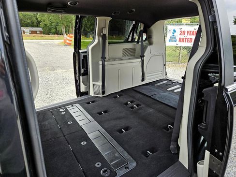 Used 2019 Dodge Grand Caravan SXT image 36