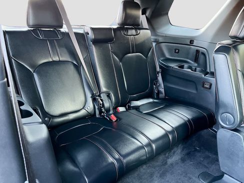 Used 2025 Honda Pilot TrailSport image 27