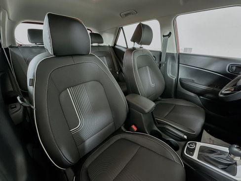 Certified 2024 Hyundai Venue Limited FWD image 26