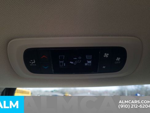 Used 2022 Chrysler Voyager LX image 23