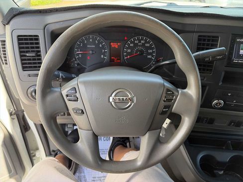 Used 2016 Nissan NV 3500 SV RWD image 11