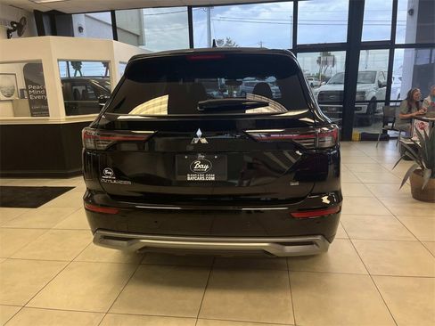 New 2026 Mitsubishi Outlander SE image 4