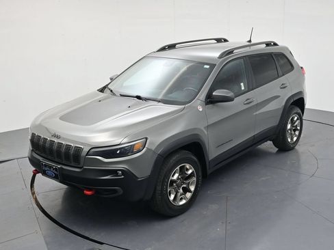 Used 2019 Jeep Cherokee Trailhawk w/ Cold Weather Group AWD/4WD image 34
