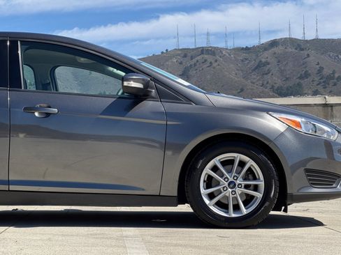 Used 2017 Ford Focus SE FWD image 32
