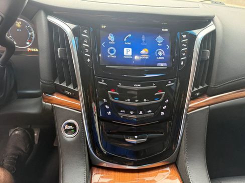 Used 2015 Cadillac Escalade Premium AWD/4WD image 19