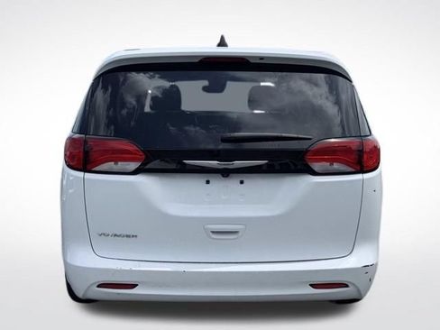 Certified 2023 Chrysler Voyager LX FWD image 7