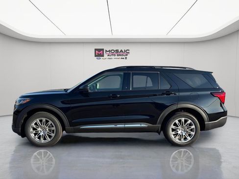Used 2025 Ford Explorer Active w/ Active Comfort Package image 5