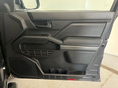 Used 2025 Toyota Tacoma SR5 image 28