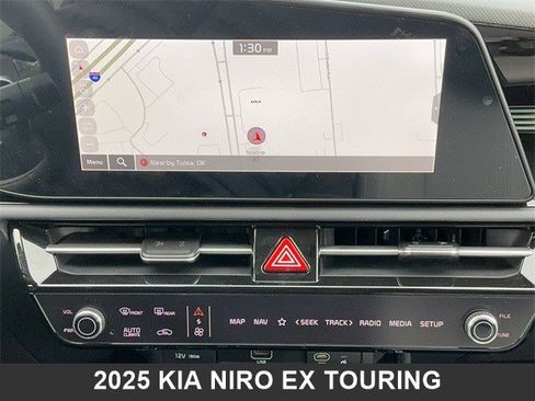 Used 2025 Kia Niro EX Touring image 19