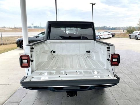 Used 2023 Jeep Gladiator Willys image 11