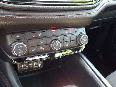 Used 2023 Dodge Durango GT RWD image 16