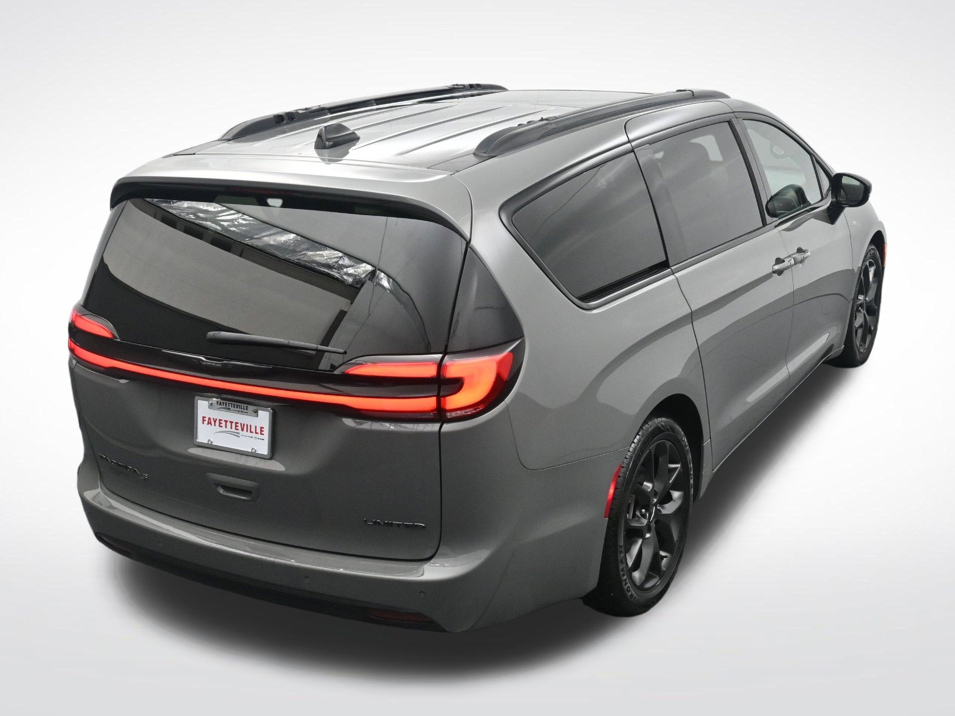 Used 2025 Chrysler Pacifica Limited FWD image 24