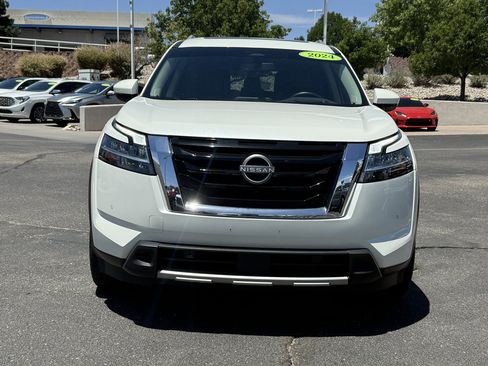 Used 2024 Nissan Pathfinder Platinum AWD/4WD image 3