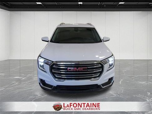Used 2024 GMC Terrain SLT image 3