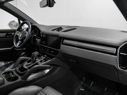 Used 2020 Porsche Cayenne Turbo AWD/4WD image 12