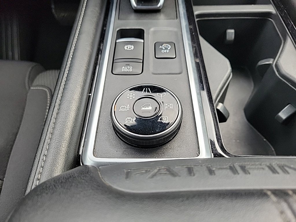 Used 2022 Nissan Pathfinder SV AWD/4WD image 32