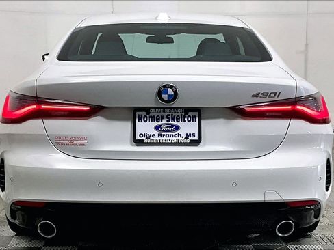Used 2025 BMW 430i Coupe w/ Convenience Package image 4