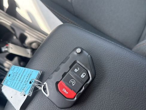 New 2025 Jeep Gladiator Sport image 25