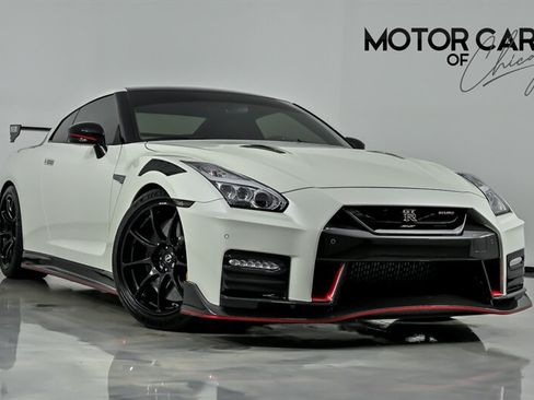Used 2020 Nissan GT-R NISMO AWD/4WD image 1