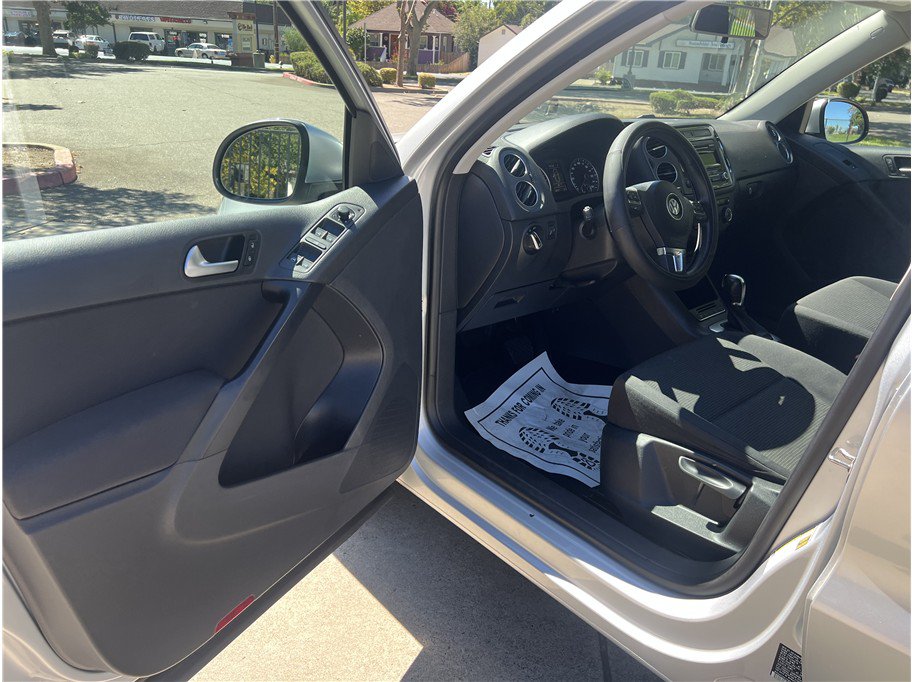 Used 2013 Volkswagen Tiguan S FWD image 11