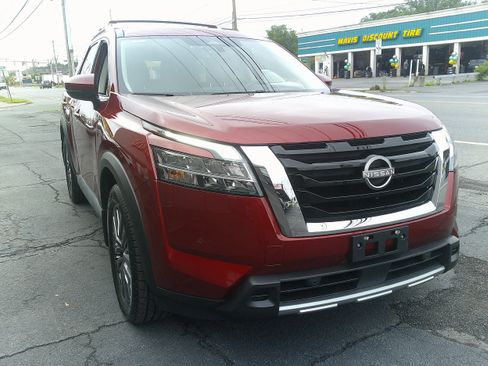 Used 2023 Nissan Pathfinder SL w/ SL Premium Package AWD/4WD image 14