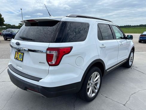 Used 2019 Ford Explorer XLT w/ Equipment Group 202A AWD/4WD image 4