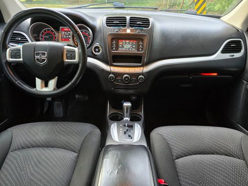 Used 2019 Dodge Journey SE w/ Premium Group image 19