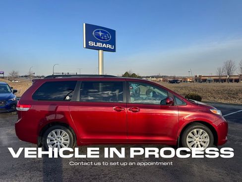 Used 2012 Toyota Sienna XLE image 2