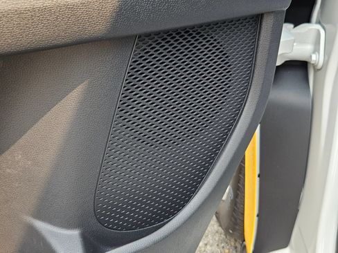 New 2025 Volkswagen ID. Buzz Pro S RWD image 11