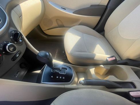 Used 2012 Hyundai Accent GLS FWD image 15