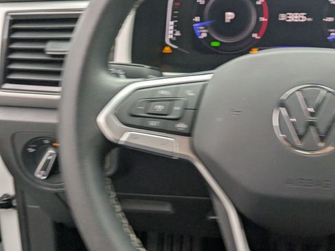 Used 2022 Volkswagen Atlas Cross Sport SE image 17