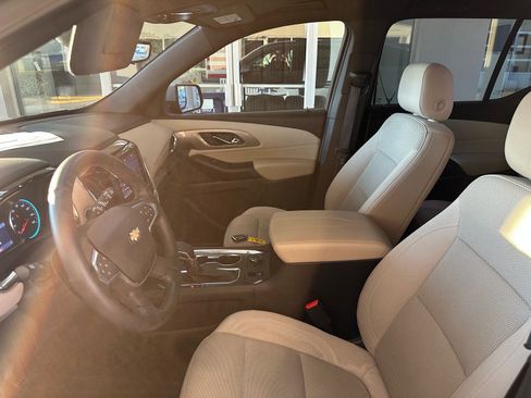 Used 2023 Chevrolet Traverse LT image 15