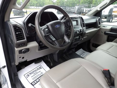 Used 2022 Ford F550 4x4 Crew Cab Super Duty w/ Power Equipment Group image 16