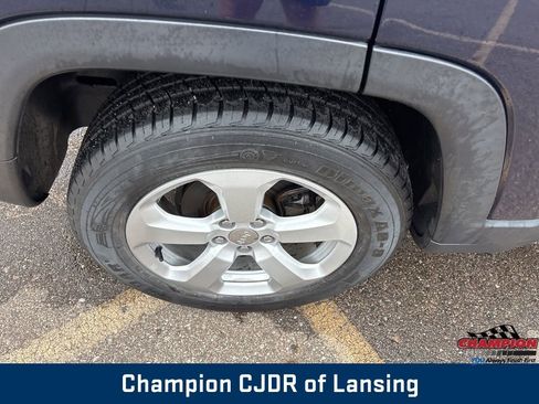 Used 2018 Jeep Compass Latitude w/ Cold Weather Group image 10