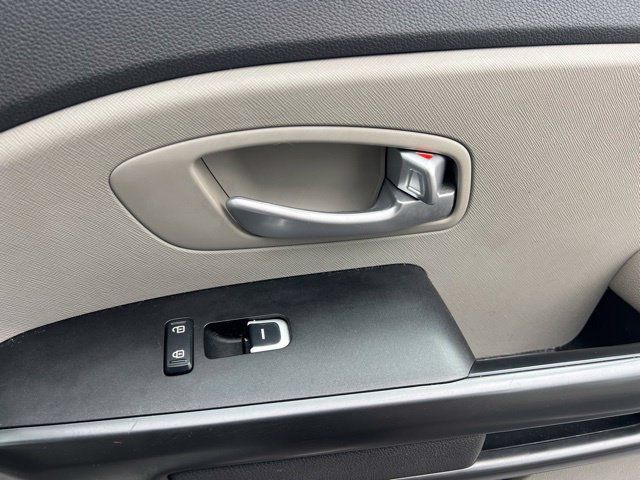 Used 2015 Kia Sedona LX FWD image 30