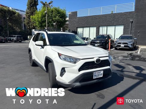 Used 2019 Toyota RAV4 XLE w/ Convenience Package FWD image 1