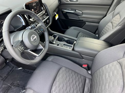 New 2025 Nissan Pathfinder SV image 10