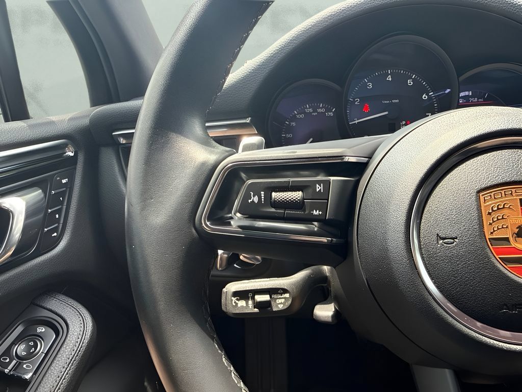 Used 2024 Porsche Macan AWD/4WD image 29