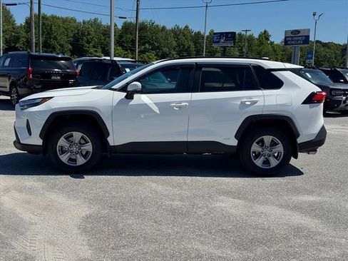 Used 2023 Toyota RAV4 XLE AWD/4WD image 6