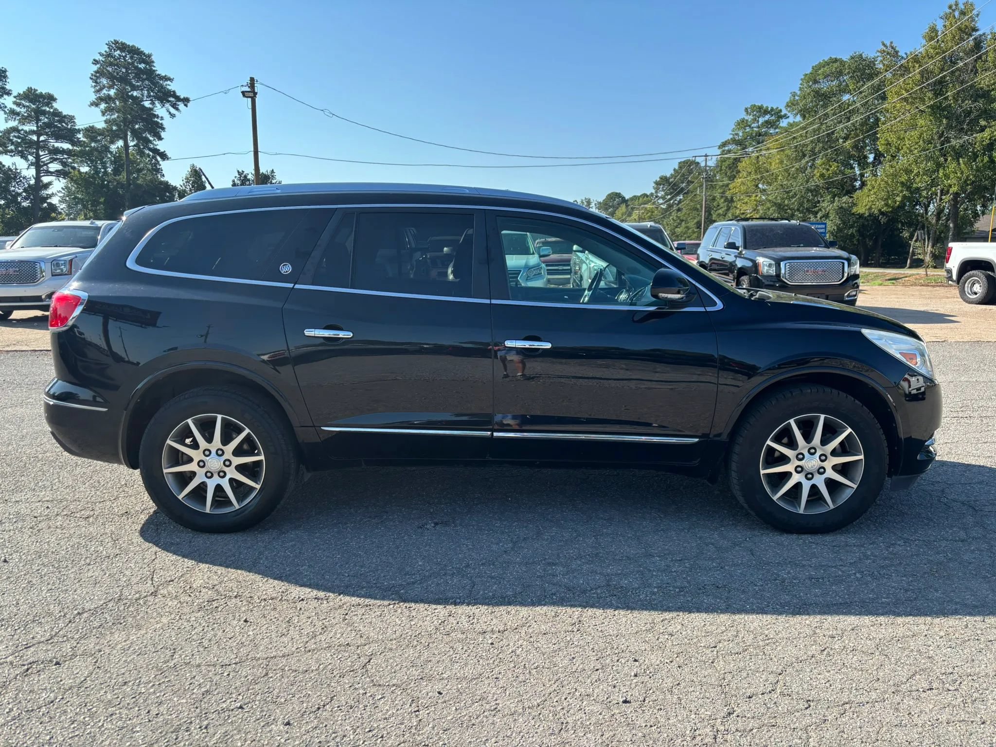 Used 2017 Buick Enclave Leather FWD image 6