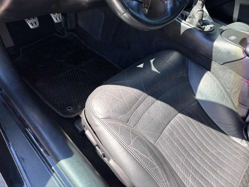 Used 2000 Chevrolet Corvette Coupe w/ Roof Pkg RWD image 17