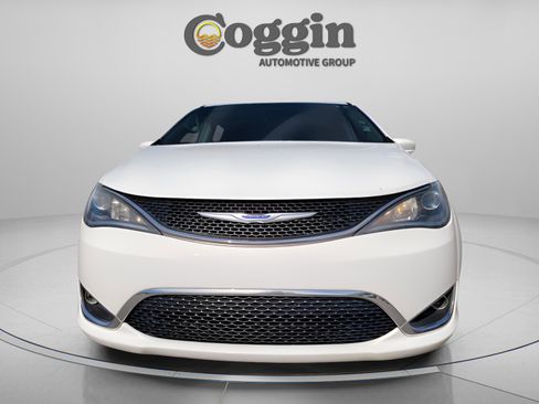 Used 2019 Chrysler Pacifica Touring Plus image 6