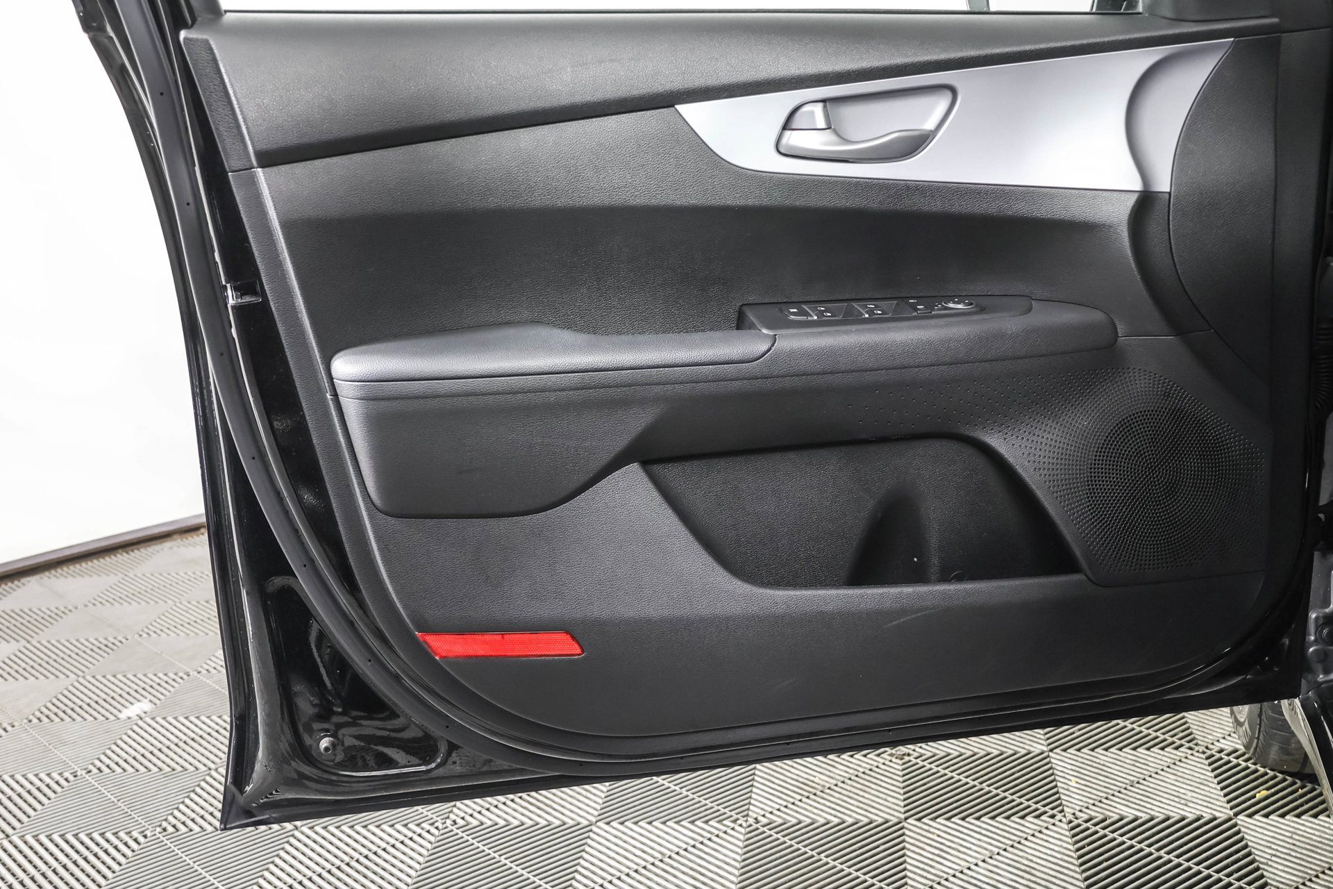 Used 2023 Kia Forte LXS w/ LXS Technology Package FWD image 32