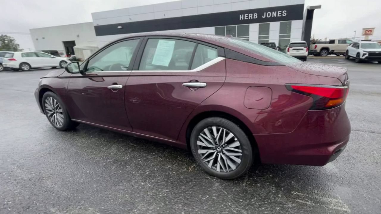 Used 2025 Nissan Altima 2.5 SV FWD image 3