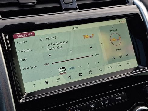 Used 2020 Land Rover Discovery HSE image 18