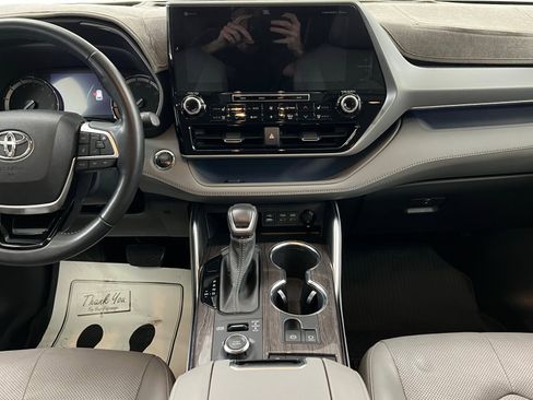 Certified 2022 Toyota Highlander Platinum image 14