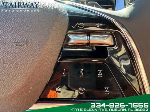 Used 2025 Cadillac Escalade Premium Luxury image 20