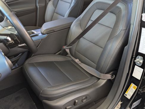 Used 2025 Chevrolet Equinox EV LT w/ Convenience Package image 16