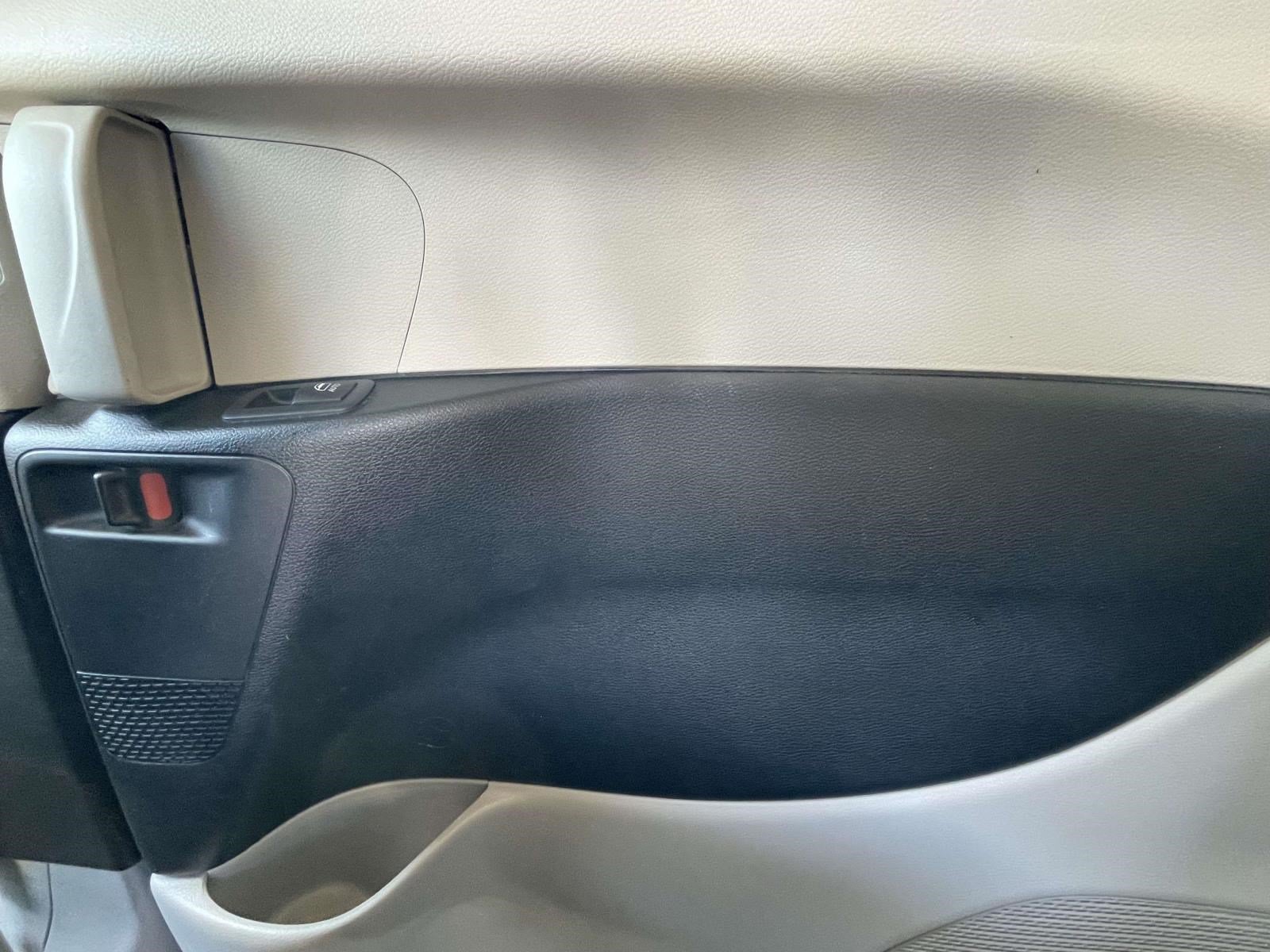 Used 2023 Chrysler Pacifica Limited FWD image 12